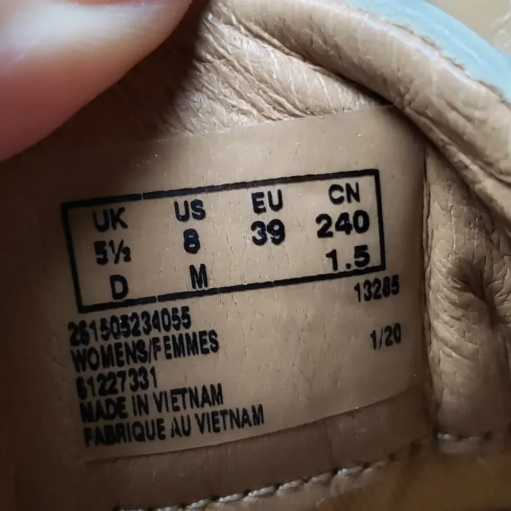 Clarks‎ Size 8 Un Rio Chunky Walking Sneaker Neutral Beige Leather Contemporary